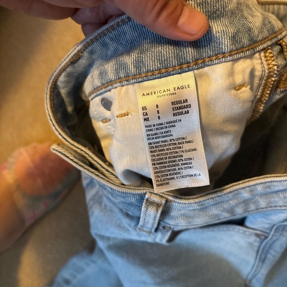 American Eagle Strigid Mom Jean size 8 - Picture 5 of 7